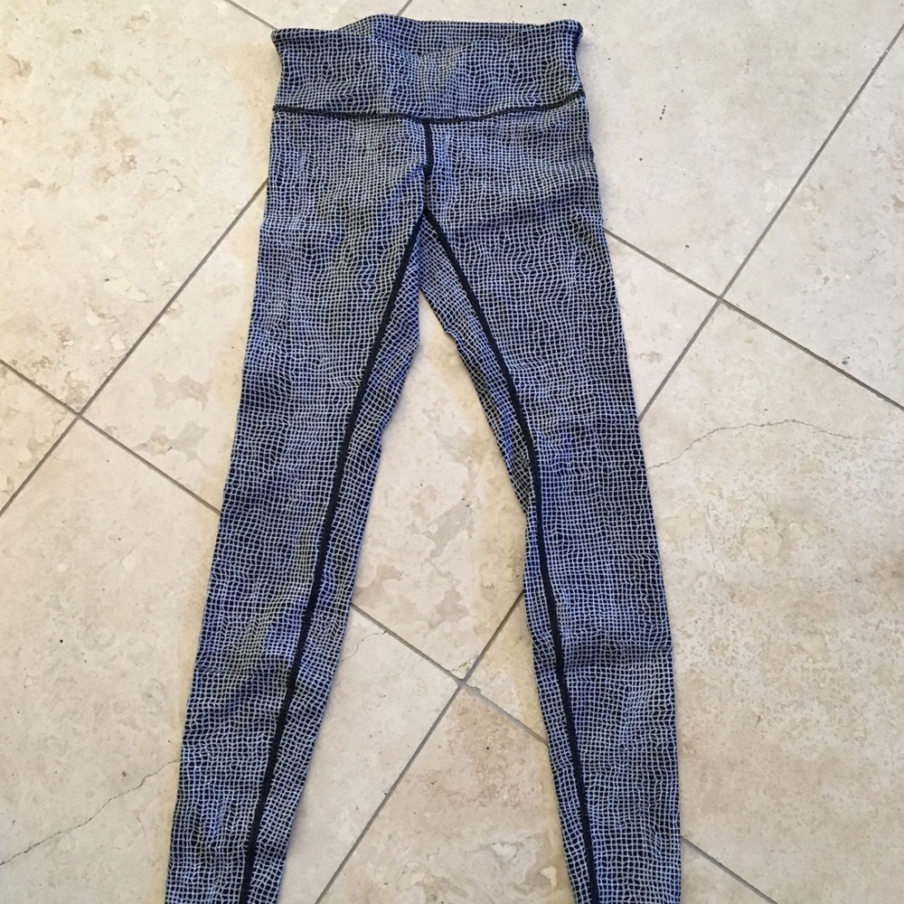Lululemon Wunder Under leggings sz 6